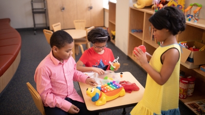 SUPPORT - KIDS AT TABLE